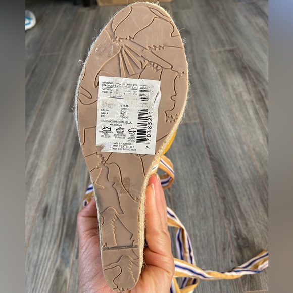 NWOT Lace Up Wedge - Picture 4 of 4